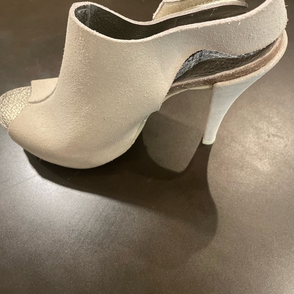 Pedro Garcia Open Toe off-white Suede Platform Sandals. Size 40 (10 US). - Picture 3 of 8